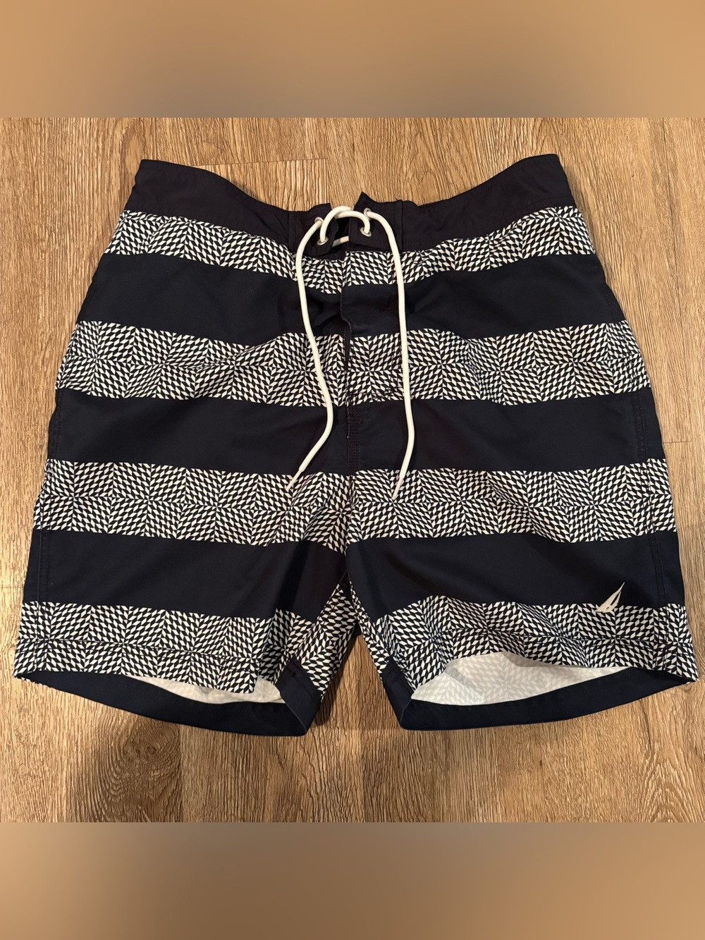 Nautica dark navy/white men's swim trunks Size M